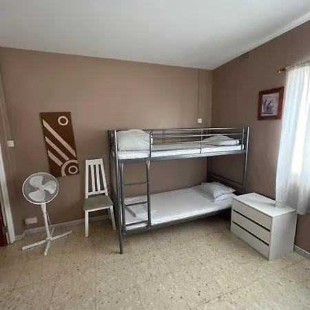 Emile Youth Hostel *